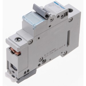 Interruttore automatico unipolare per la protezione dei circuiti in impianti residenziali e industriali.