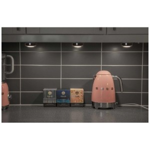 Star Trading LED Night Light Night Lamp, lot de 3 en noir, monté sous un meuble de cuisine.
