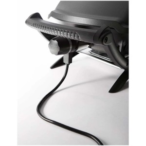 Dettaglio del barbecue elettrico Weber Q 2400 grigio scuro con supporto.