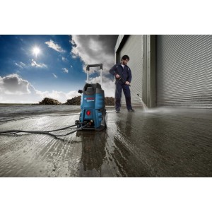 Nettoyeur haute pression Bosch Professional GHP 5-55/500X avec lance Turbo/Roto en utilisation.
