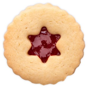 Linzer Plätzchen mit Stern-Ausstecher und roter Marmelade. Küchenhelfer für Weihnachten.