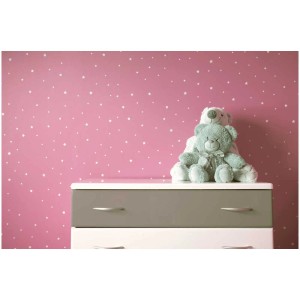Cameretta con pittura per mobili e giocattoli Little Stars Ice Palace, parete rosa con stelle e orsetti.