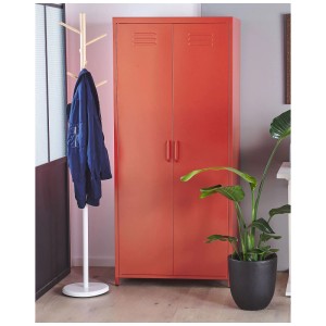 Vestiaire métallique rouge Beliani Varna, 171x76x50cm, avec deux portes et fentes d'aération.