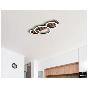 Moderne LED-Deckenleuchte Tisha in Paneel-Optik mit drei Ringen und Holz-Akzenten.