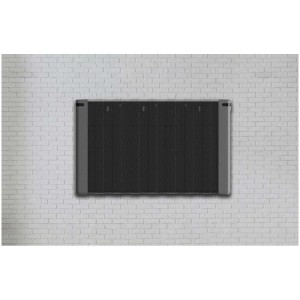 Termoventilatore in ceramica nero Sonnenkönig Maximo 20 montato su parete di mattoni bianchi.