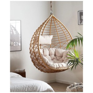 Sedia sospesa Arsita in polyrattan marrone con cuscini, adatta per interni ed esterni.