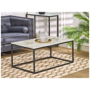 Table basse Delano beige aspect marbre avec cadre en métal noir. Design moderne pour salon.