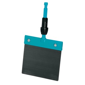 Gardena Combisystem Stoss-Scharre, larghezza 15 cm, con supporto blu e lama nera.