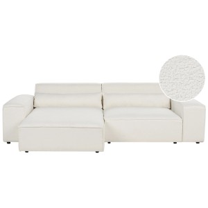 Canapé d'angle Beliani Hellnar en bouclé blanc avec méridienne à droite et deux coussins.