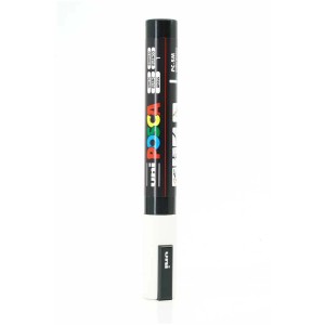 Uni Posca Marker PC-5M, marqueur peinture acrylique blanc à pointe moyenne fine.
